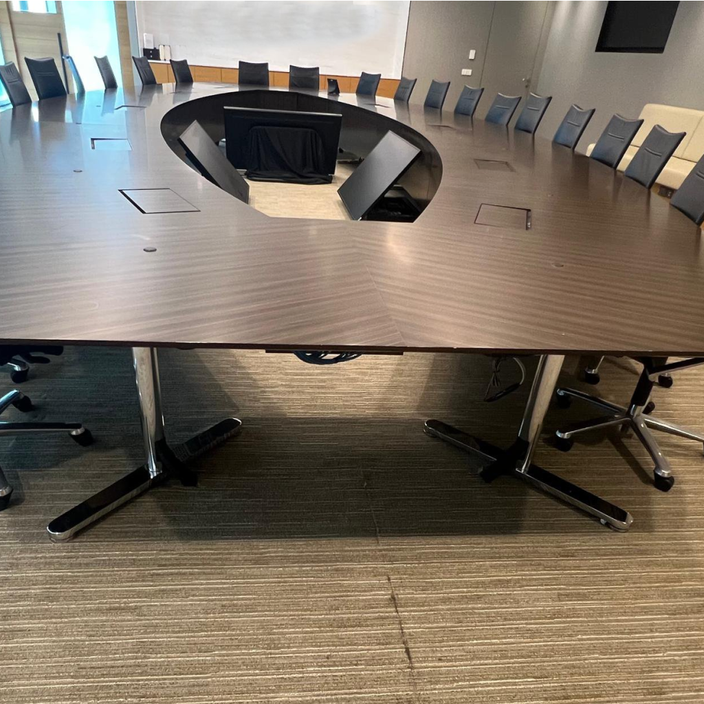 Wilkhahn Travis Top Boat Shape 9 Meter Conference Broadroom Table