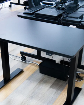 HAT Used Standing Desk MFC Table Top w105*d60 Black/White Frame with White top